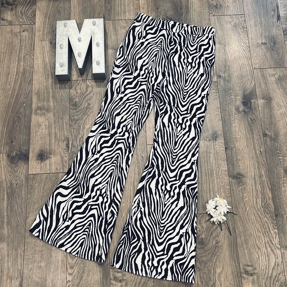 🎀4/$15🎀 Shein Zebra Striped Pants